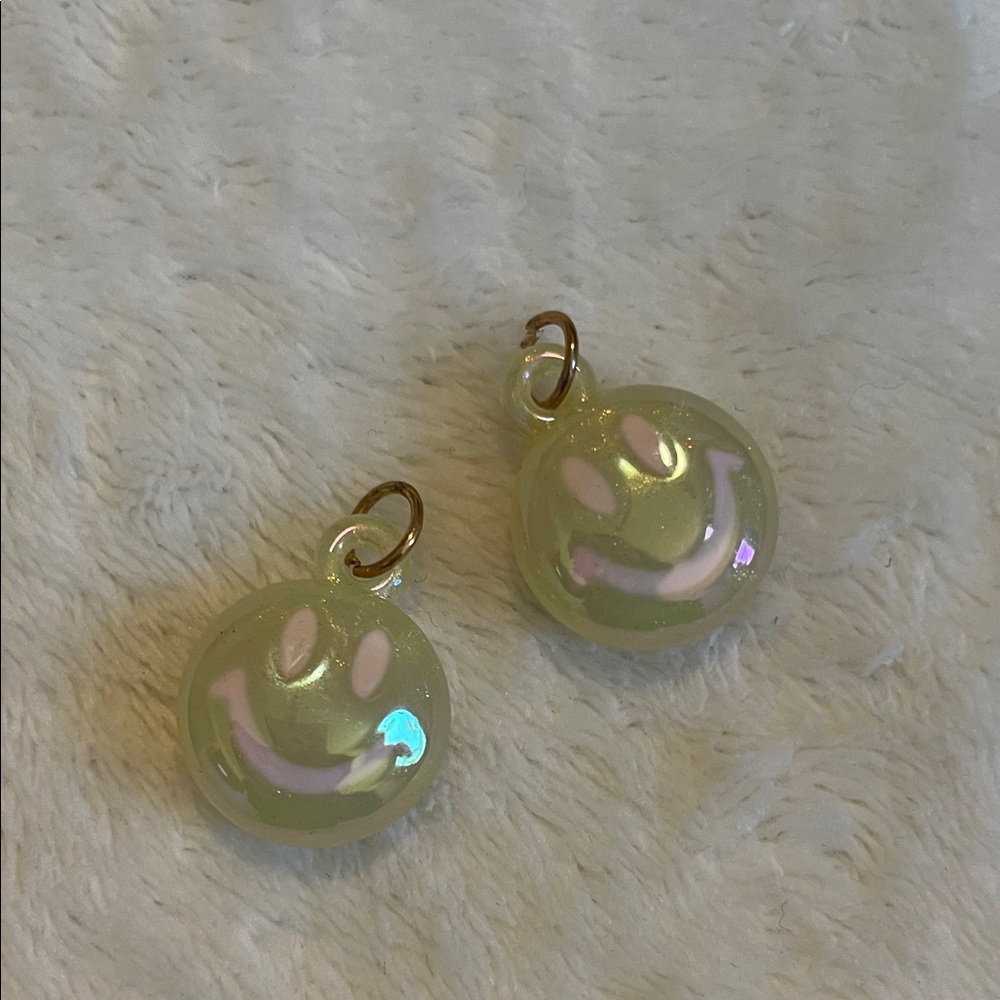 Smiley Face Iridescent Green Charms - Unbranded